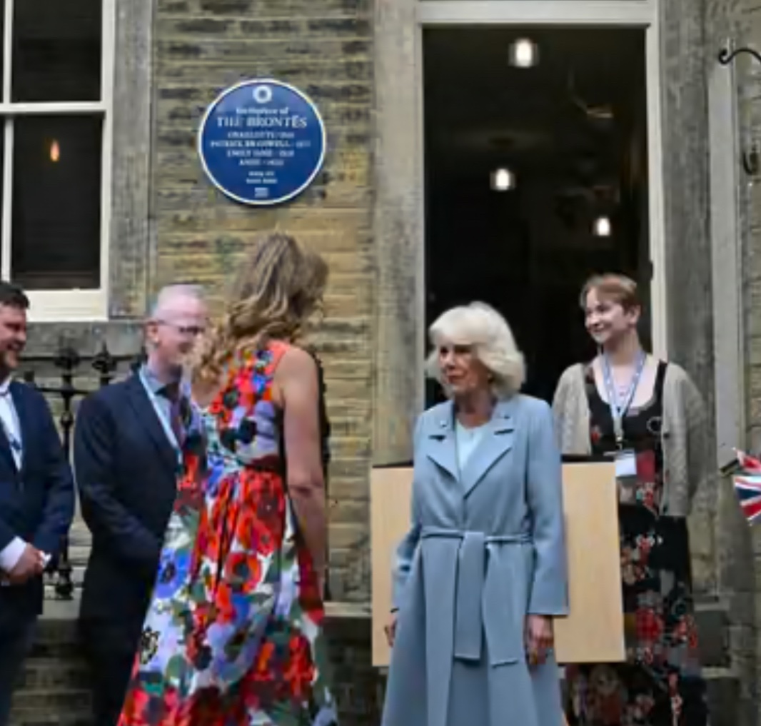 Good to see Bradford Civic Society blue plaques feature prominently during today’s royal visit to Bradford 

🔵 Little Germany 
🔵 Brontë birthplace