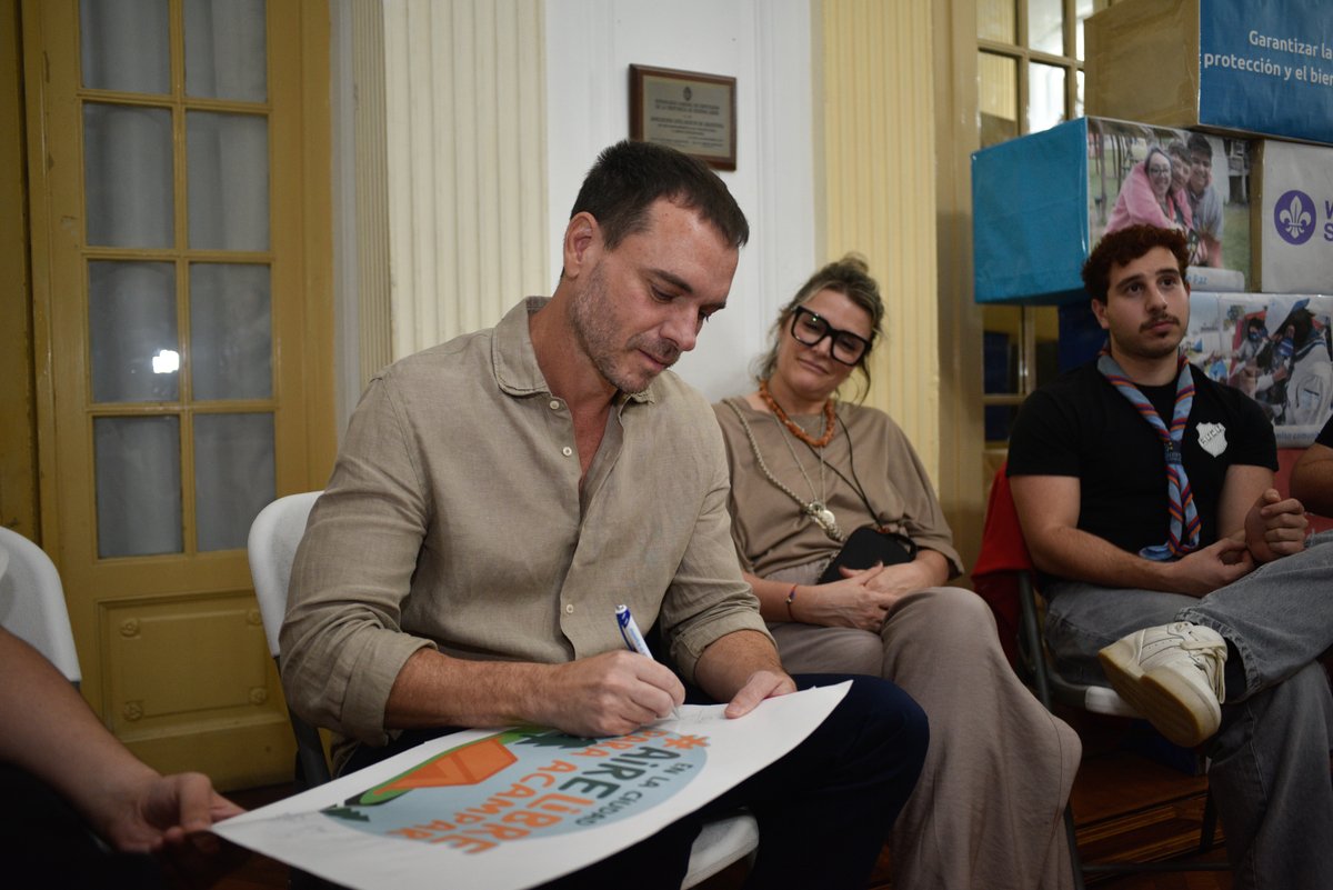 📣 En el marco de nuestra propuesta #AireLibreParaAcampar, recibimos a <a href="/sanchezfdo/">Fernando Sánchez</a>   candidato de la Coalición Cívica ARI, en nuestra Casa Scout. Gracias por acercarse a escuchar nuestras ideas y conversar sobre la importancia del acceso a espacios verdes en la ciudad. 🌱⚜️