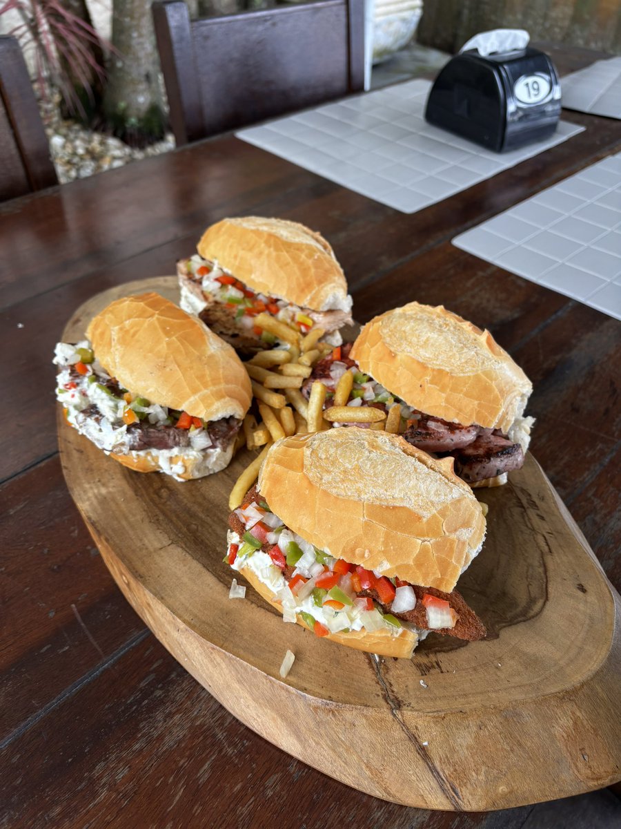 Sanduíche de churrasco em Joinville instagram.com/reel/DJsEKbByE…