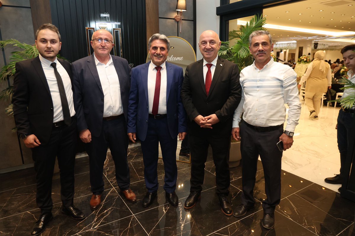 Kazım Karabekir Mahalle Başkanımız Turan Yurdakul’un kızı Büşra ve Şerif kardeşlerimizin kına gecesine katılarak gençlerimizin mutluluklarına ortak olduk.