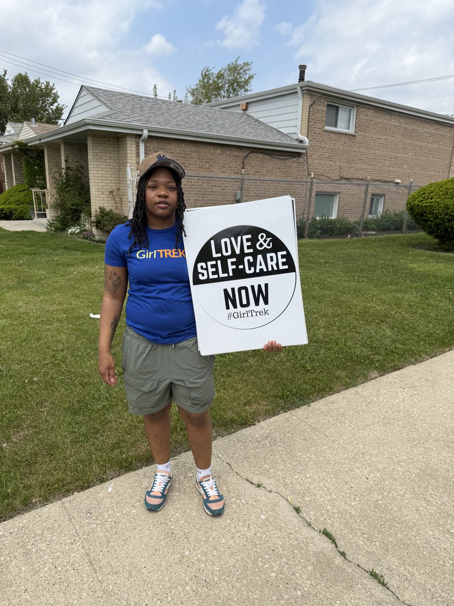 Today, the Chicago CRED Women's Center joined Girl Trek and over a million women worldwide in walking and talking for healthier lives. After the walk, Coach Tasha shared insights on juicing, highlighting the importance of healthy food choices for overall well-being.