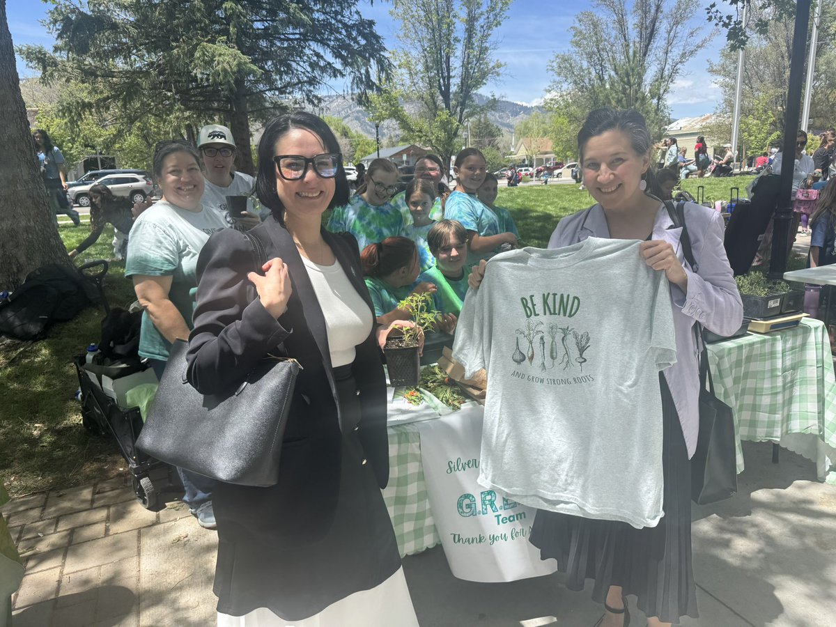 Nothing makes me happier than seeing kids! 

Thank you <a href="/GreenOurPlanet2/">Green Our Planet</a> for creating gardening programs that builds financial literacy and work ethic in our students! 🪴❤️

#PrayForMyTomatoPlant 🍅 

<a href="/rochellenguyen/">Rochelle Thuy Nguyen</a>