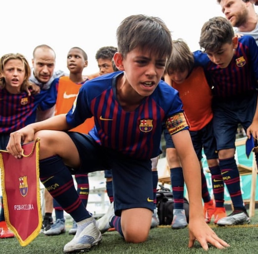 Alexaxfcb's tweet photo. Primer título de LaLiga para estos niños con el club de sus amores https://t.co/YH8Mjt0ppO