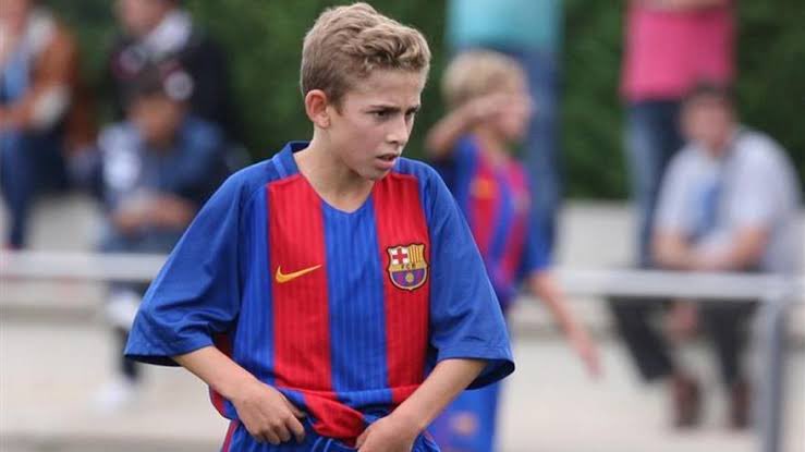 Alexaxfcb's tweet photo. Primer título de LaLiga para estos niños con el club de sus amores https://t.co/YH8Mjt0ppO