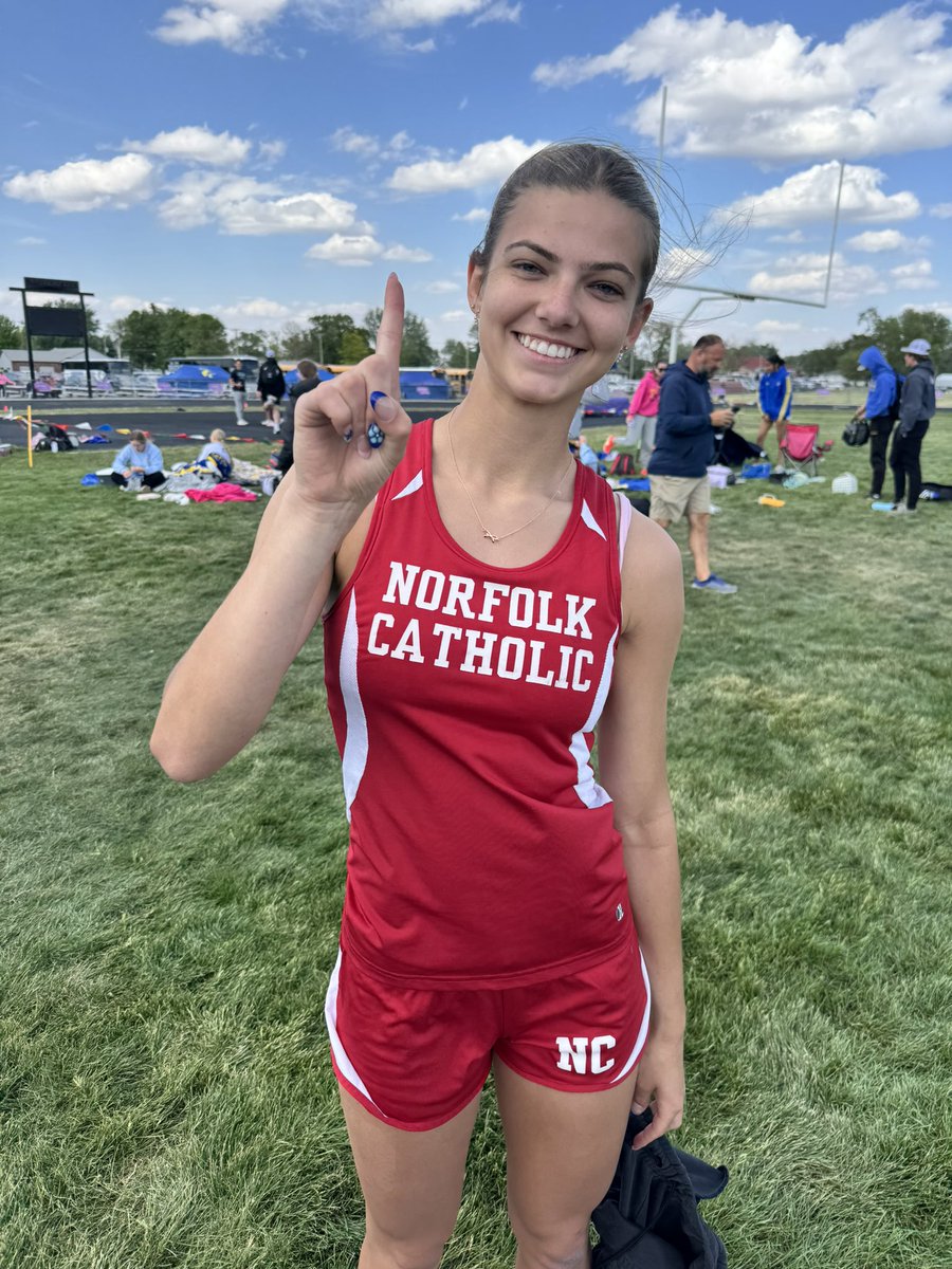 Congratulations to Eva Hartzell on qualifying to STATE in the 100mH! 🥇