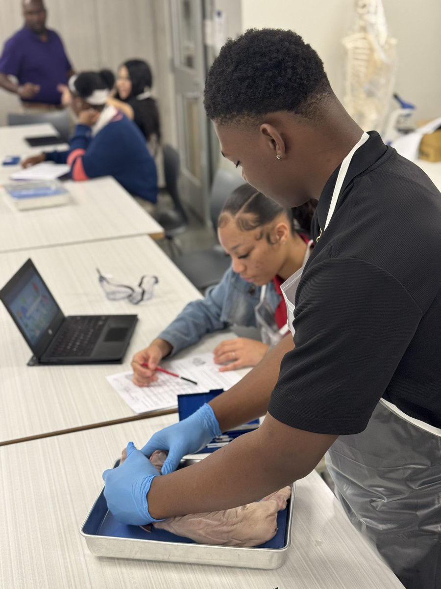 amandarmichael8's tweet image. Doing great things in biology! @rradamsiii @NFHS_TrueNorth