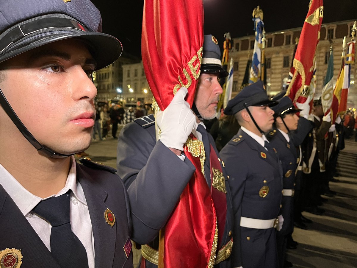 bomberosvina's tweet photo. ⚓️DESFILE•GLORIAS•NAVALES⚓️Este miércoles, una delegación de las 10 Compañías del CBVM, encabezada por nuestras máximas autoridades, participaron en el Acto de Homenaje del Cuerpo de Bomberos de Valparaíso a los “Héroes del Combate Naval de Iquique” @CBV1851 https://t.co/ykjafhZbvo