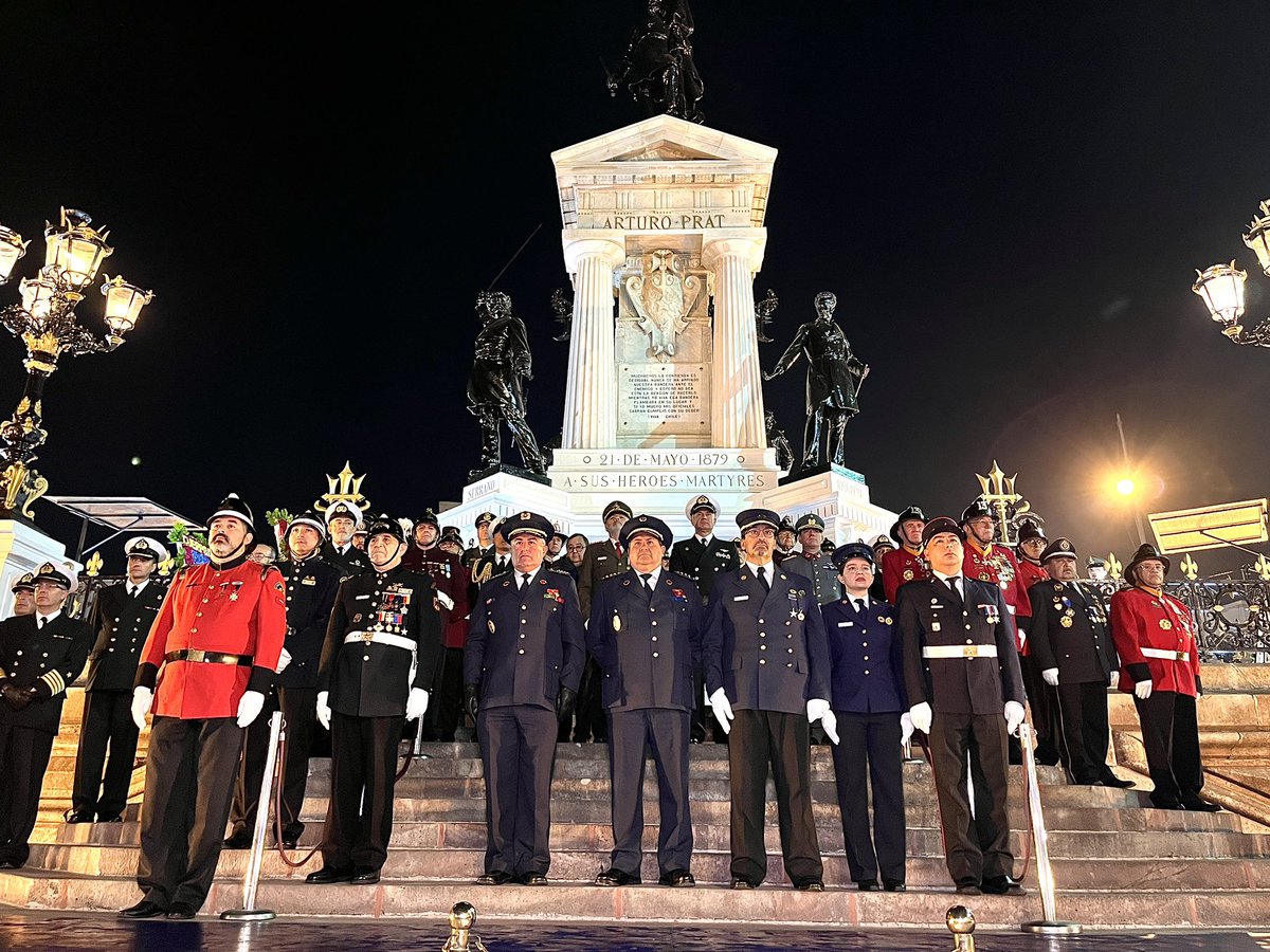 bomberosvina's tweet photo. ⚓️DESFILE•GLORIAS•NAVALES⚓️Este miércoles, una delegación de las 10 Compañías del CBVM, encabezada por nuestras máximas autoridades, participaron en el Acto de Homenaje del Cuerpo de Bomberos de Valparaíso a los “Héroes del Combate Naval de Iquique” @CBV1851 https://t.co/ykjafhZbvo