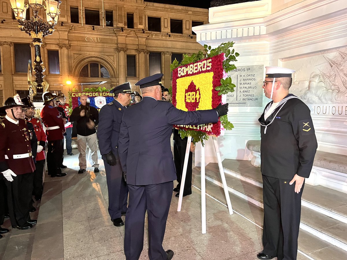 bomberosvina's tweet photo. ⚓️DESFILE•GLORIAS•NAVALES⚓️Este miércoles, una delegación de las 10 Compañías del CBVM, encabezada por nuestras máximas autoridades, participaron en el Acto de Homenaje del Cuerpo de Bomberos de Valparaíso a los “Héroes del Combate Naval de Iquique” @CBV1851 https://t.co/ykjafhZbvo
