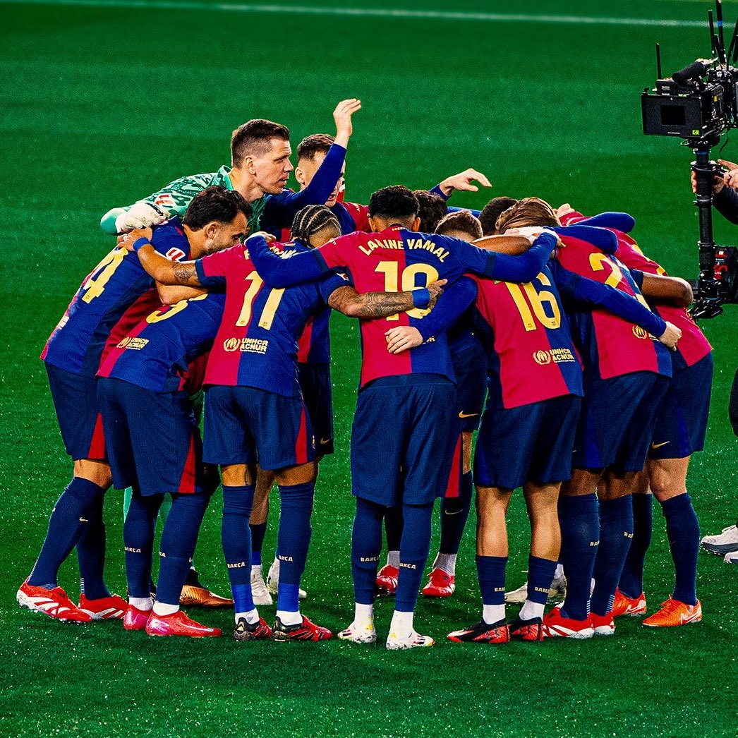 BlazquezFont's tweet image. Esta Liga no se puede entender sin tener en cuenta la figura del doctor Carles Miñarro, que ha sido parte indispensable de un equipo que se ha convertido en una familia. Este triplete nacional también es suyo. Nadie más orgulloso viendo al Barça desde el cielo. #FCBarcelona