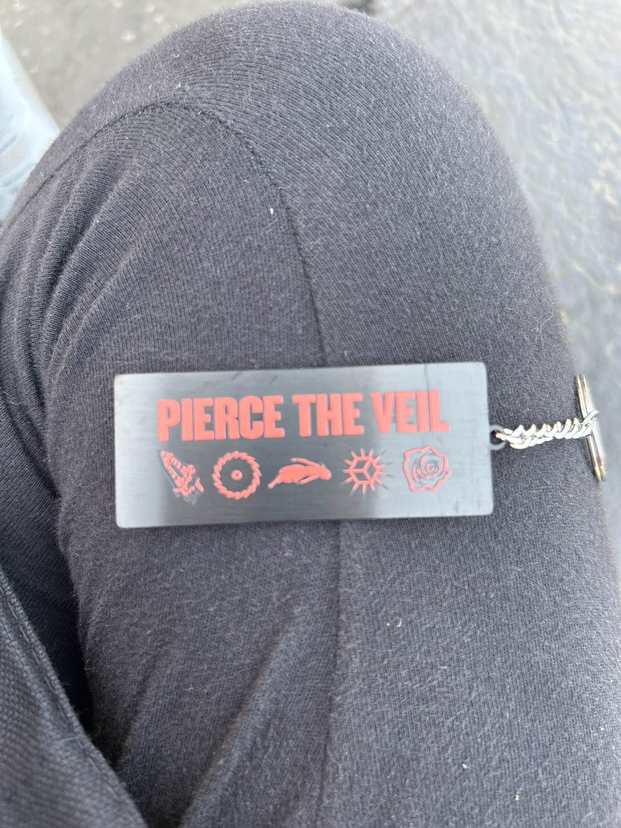 Keychain also included in Pierce The Veils Early Entry Package (VIP) 

📸: cutefunerall on IG