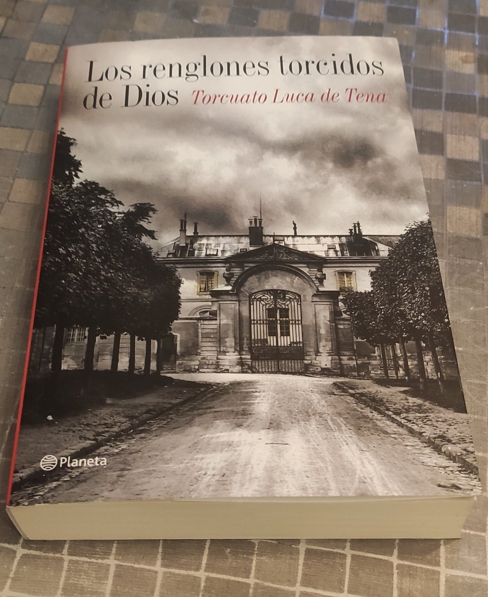 alalcaniz's tweet photo. Terminado!
Historia con muchos giros de una detective que ingresa en un manicomio simulando una paranoia con el fin de investigar un asesinato, y termina viviendo en una realidad paralela. #Losrenglonestorcidosdedios #torcuato #lectura  #leer #megustaleer https://t.co/AEvwIl5uDn