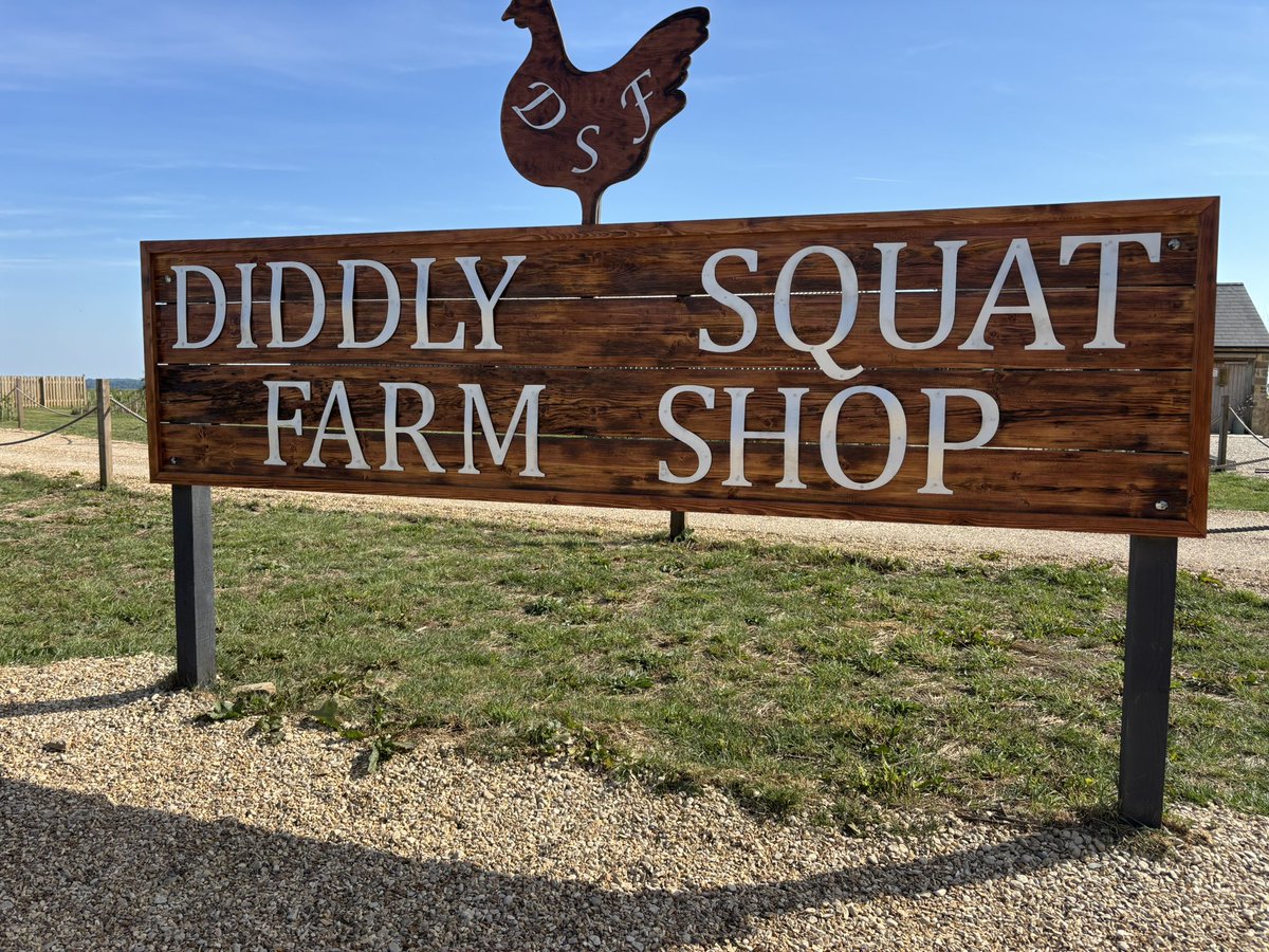 trotty100's tweet photo. A day with Kuhn grass machinery in the sunny Cotswolds yesterday, followed by a cold beer at Diddly Squat!
@JeremyClarkson https://t.co/dVpq2hQnZv