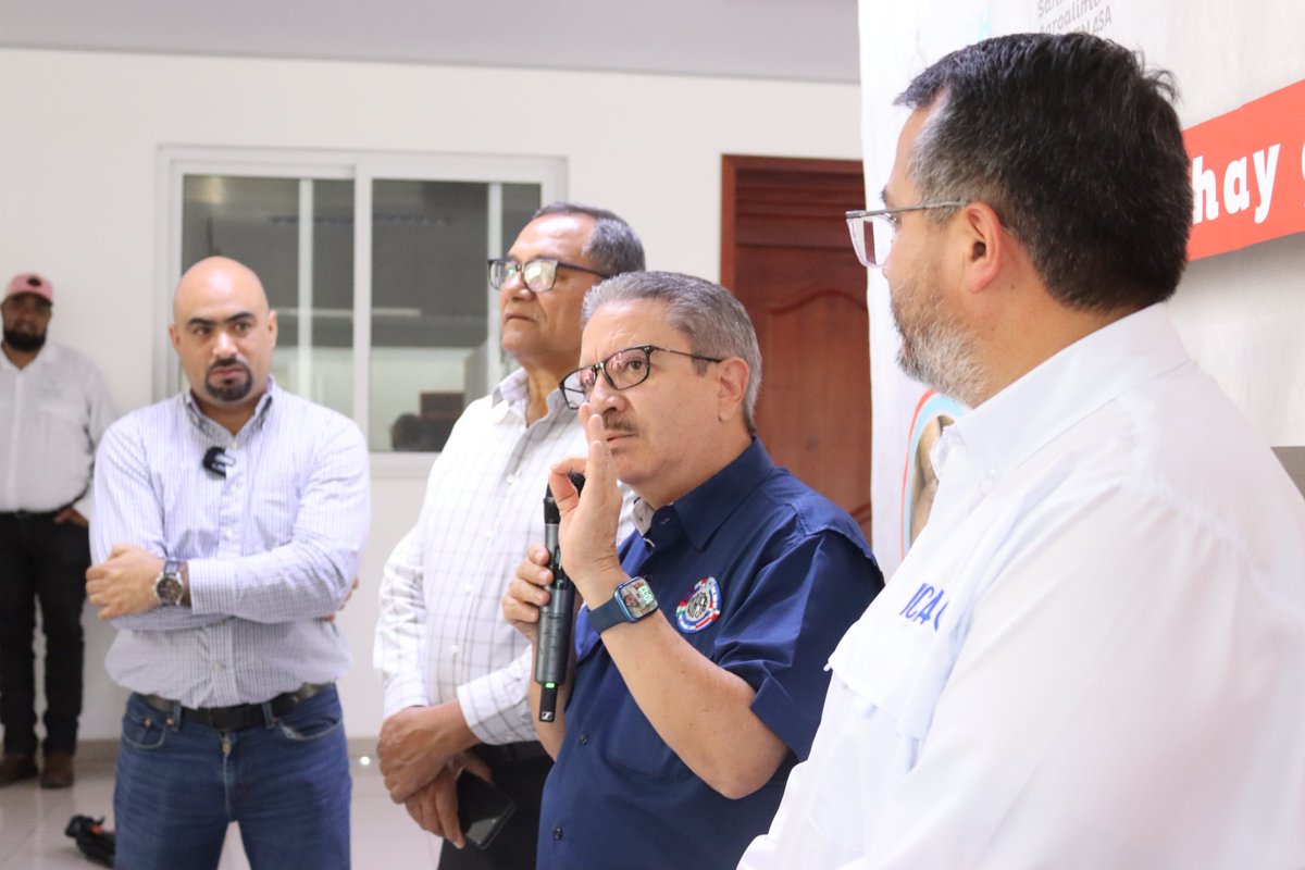 saghonduras's tweet photo. 🔴 A través de #SAGSenasa reforzamos medidas contra el gusano 🐛 barrenador del ganado en Olancho 🤠

Lee detalles aquí: https://t.co/cH2pCeo88y

#UnidosPorElAgro #VolvimosAlCampo #XiomaraSiCumple https://t.co/cql4hgCWHS