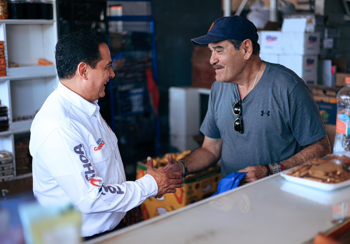 josejoseantonio's tweet photo. La unidad y el trabajo se sienten en el mercado de abastos Francisco Villa ¡porque así somos los duranguenses! 💪🏼

Siempre de pie, siempre echados pa’lante, dándolo todo por la familia. 🤩

¡Cuentan conmigo para seguir en #UnidadYGrandeza por más sueños cumplidos en Durango! ✨🙌🏼 https://t.co/KAV01hKRJv