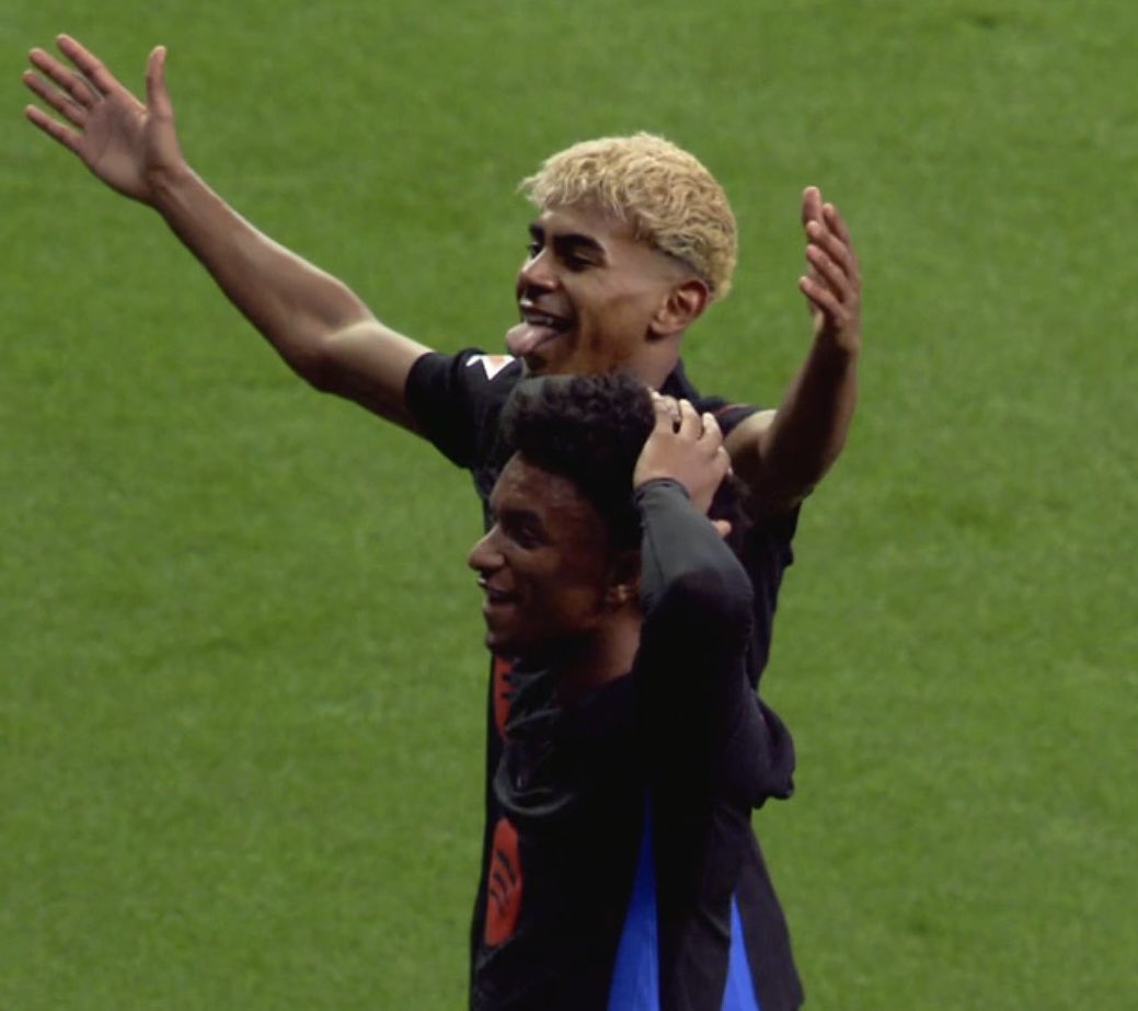 forcabarca_ar's tweet photo. جوسيب بيدريرول:

البارسا بطل. لامين بالون دور 👏👏 https://t.co/Sri4mL7kZ7