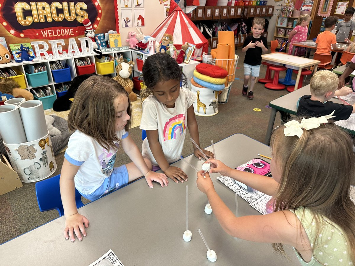KinderWithMsG's tweet photo. Hooray for STREAM Day!!

#HMEProud #MelissaSchools @melissaisd https://t.co/RBquZjtwkc