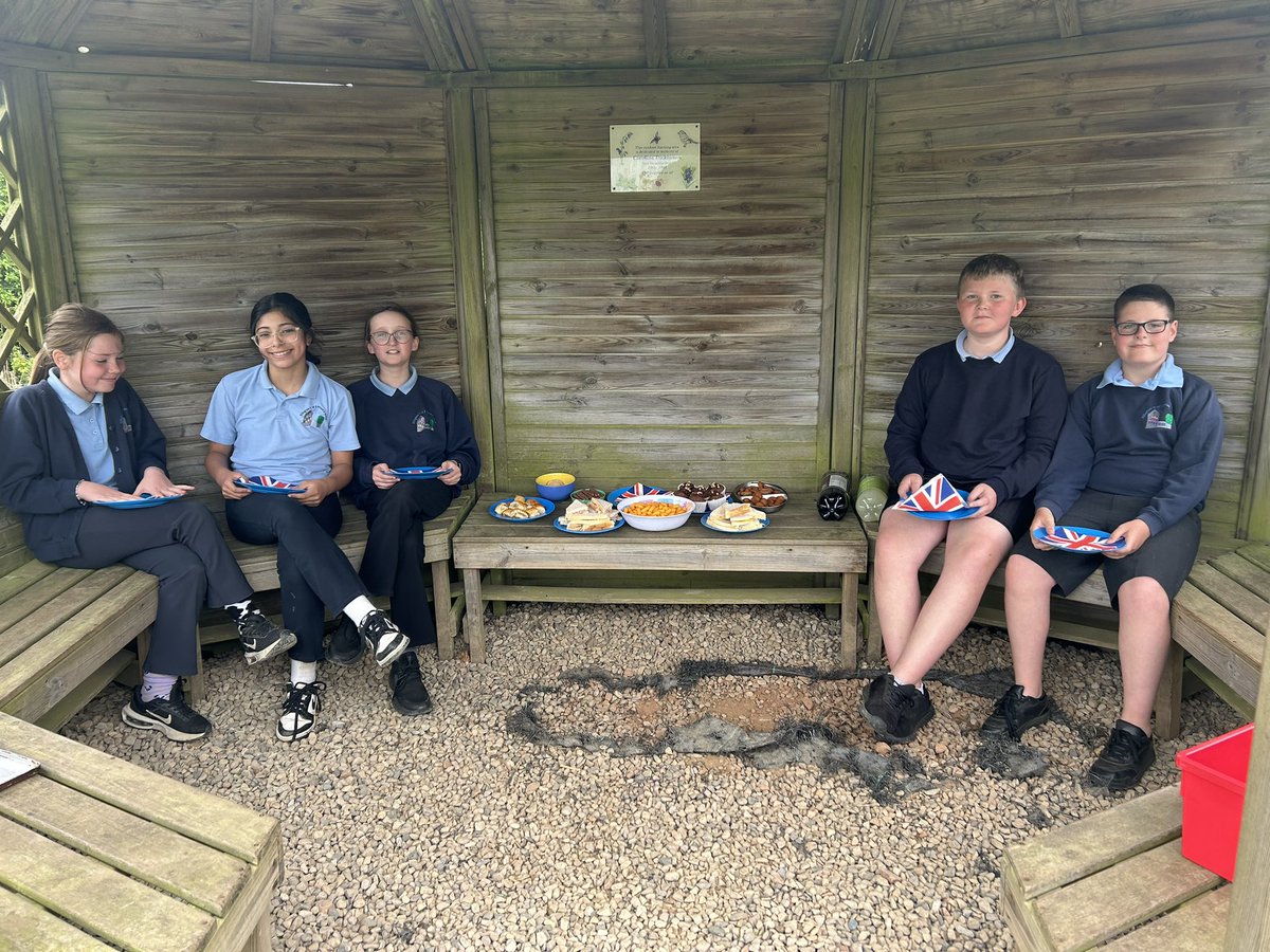 EllinghamCofE's tweet photo. Year 6 enjoyed their well-deserved picnic treat in the gazebo. Well done for your calm and sensible approach to your Sats. 🤩 https://t.co/mYRPDJ0aPC