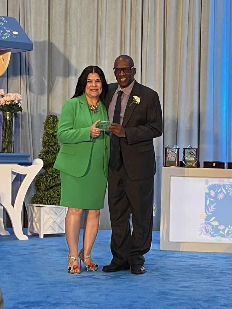 DrDorianGalindo's tweet photo. Honored to celebrate 5 incredible years serving in @IrvingISD—and proud of my colleague Dr. @Andre_L_Smith for reaching his 10-year milestone! And countless other amazing #TeamIrving members! Celebrating with @IISDMagdaHdz
#IISDSaluteToService https://t.co/rClJHxCd1V