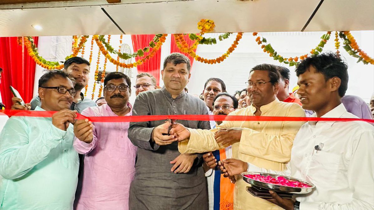 ErAshishSPatel's tweet photo. आज जनपद प्रयागराज के चक दोंदीनगर, अरैल मोड़, नैनी स्थित ‘धनवंतरी मल्टीस्पेशलिटी हॉस्पिटल’ का उद्घाटन कर स्वास्थ्य क्षेत्र में एक नई सुविधाओं का शुभारंभ किया।

यह अस्पताल क्षेत्रीय जनता को बेहतर चिकित्सकीय सुविधाएं उपलब्ध कराने की दिशा में एक महत्वपूर्ण कदम है। https://t.co/BjegDFdBau
