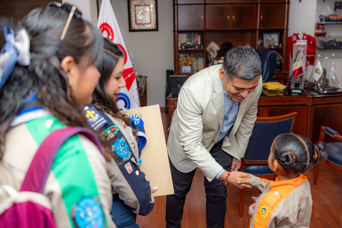 davidsanchezi's tweet photo. Mi agradecimiento al grupo Scouts 22 por distinguirme como Scout Honorario.
Este reconocimiento es un impulso para seguir caminando junto a ustedes, promoviendo el respeto, la solidaridad y el servicio a los demás.
¡Cuenten conmigo, siempre! #ContinuidadDeBuenosResultados https://t.co/P3SwZvVgFR