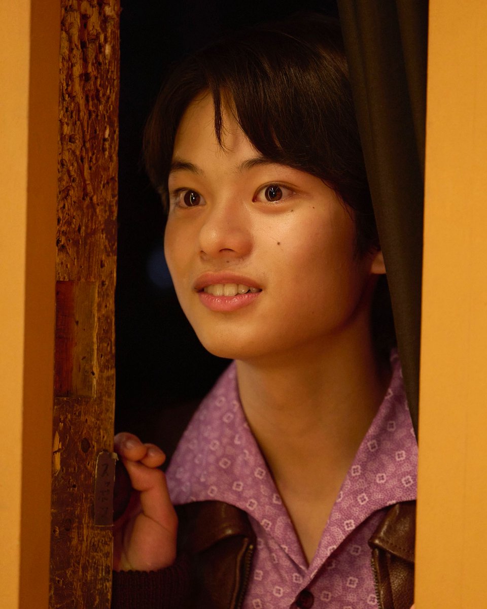 kokuhou_movie's tweet photo. #映画国宝 𝚌𝚑𝚊𝚛𝚊𝚌𝚝𝚎𝚛𝚜
＿＿ 🪭少年・喜久雄┋#黒川想矢

任侠の一門に生まれ
父を抗争の末に亡くす。

その後、歌舞伎役者の
花井半二郎に引き取られ、その息子・俊介と
ともに切磋琢磨する日々を送る。

映画『#国宝』
🎬𝟔.𝟔 𝐅𝐫𝐢 公開 https://t.co/lO7vlsbcM2