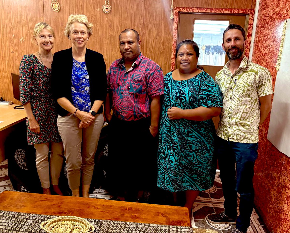 The EU Ambassador to the Pacific, Barbara Plinkert and the Deputy Secretary of the Kiribati Ministry for Women, Youth, Sport and Social Affairs had constructive talks about cooperation on empowering women and addressing gender based violence. 
🇪🇺 🇰🇮