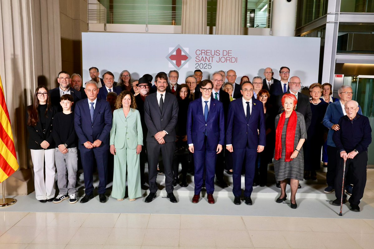 Òscar Ordeig (@oscarordeig) on Twitter photo Amb les #CreusSantJordi2025 Catalunya reconeix a aquelles persones i entitats que han contribuït a construir un país millor.
Enhorabona a totes i tots els guardonats. Enhorabona, <a href="/CaballJoan/">Joan Caball 🎗</a>, per contribuir a la viabilitat i defensa del sector agroalimentari.
#ElGovernDeTothom Amb les #CreusSantJordi2025 Catalunya reconeix a aquelles persones i entitats que han contribuït a construir un país millor.
Enhorabona a totes i tots els guardonats. Enhorabona, <a href="/CaballJoan/">Joan Caball 🎗</a>, per contribuir a la viabilitat i defensa del sector agroalimentari.
#ElGovernDeTothom