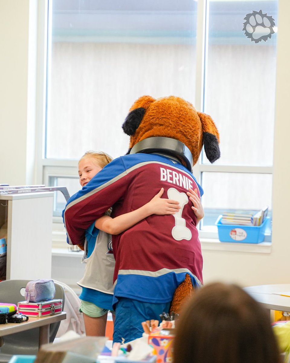 AvsBernie's tweet image. Had a fur-tastic day kicking off summer with students from Highlands Elementary!
Yesterday, we celebrated the top participating school of the Hockey 101 program with a hockey-based field day.