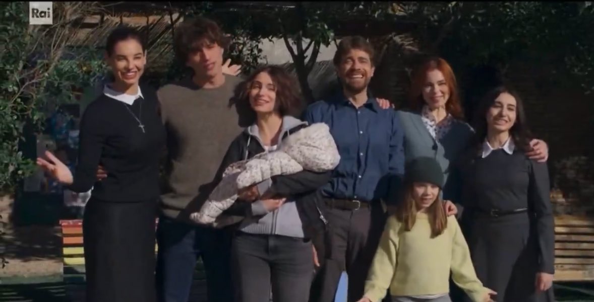franchina96's tweet photo. Non so come farò il giovedì sera senza di voi.

#chediociaiuti8 https://t.co/tHW5EfQgFy