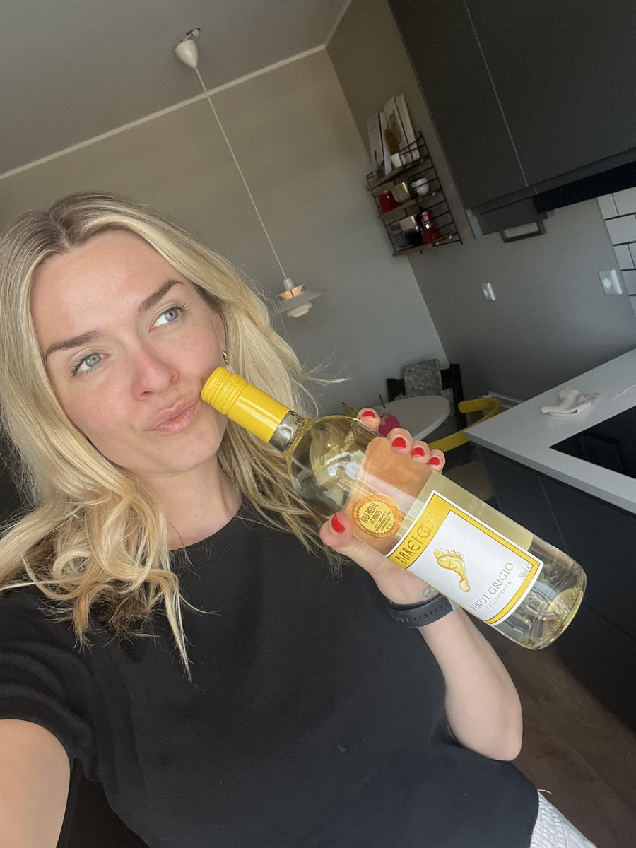 Keypti svo ódýrt og vont hvítvín að ég var beðin um skilríki 💅