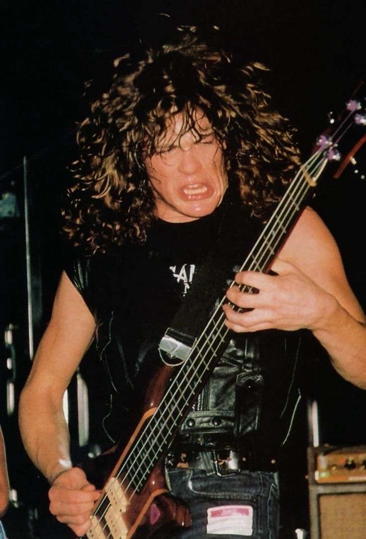 Metalmike3's tweet photo. Jason Newsted https://t.co/GfMjj1pZRU