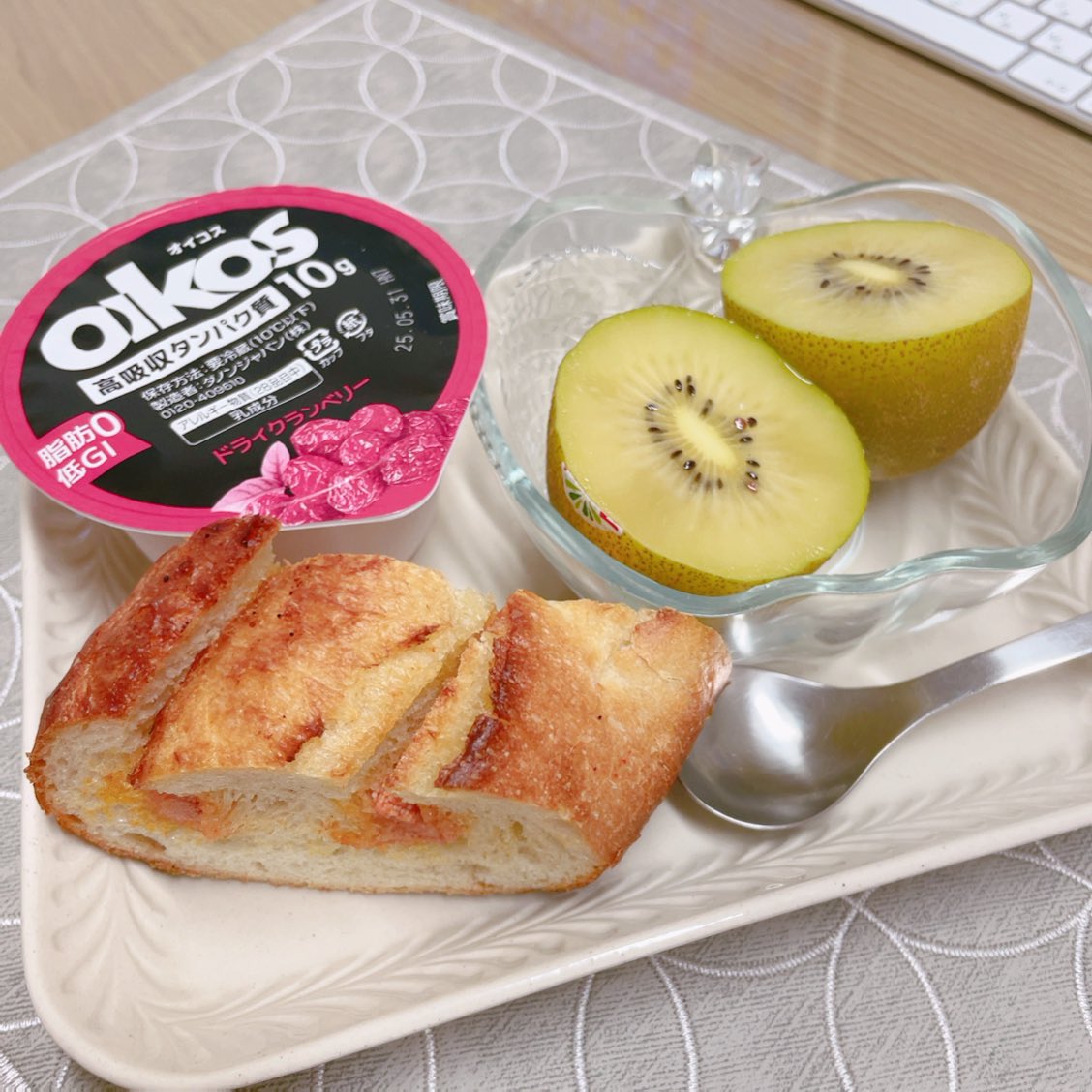 Marry_pan's tweet photo. あさごはーん🥝🥄
#かねふく さんの明太子フランスいただいた✨ https://t.co/2TaGk2sA5Z