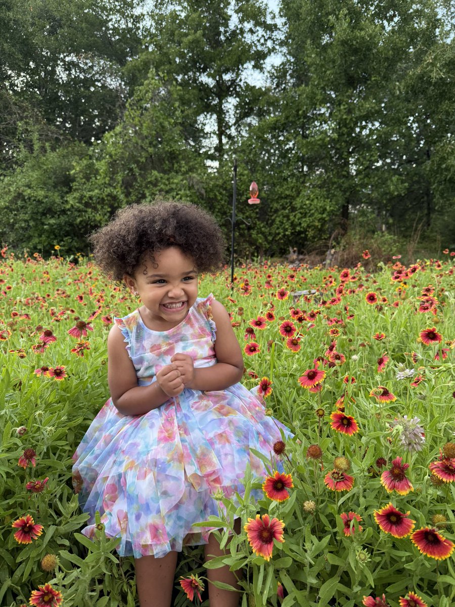 freezyb44's tweet photo. flower child 🌸🥹 https://t.co/OC6aHV35Rh