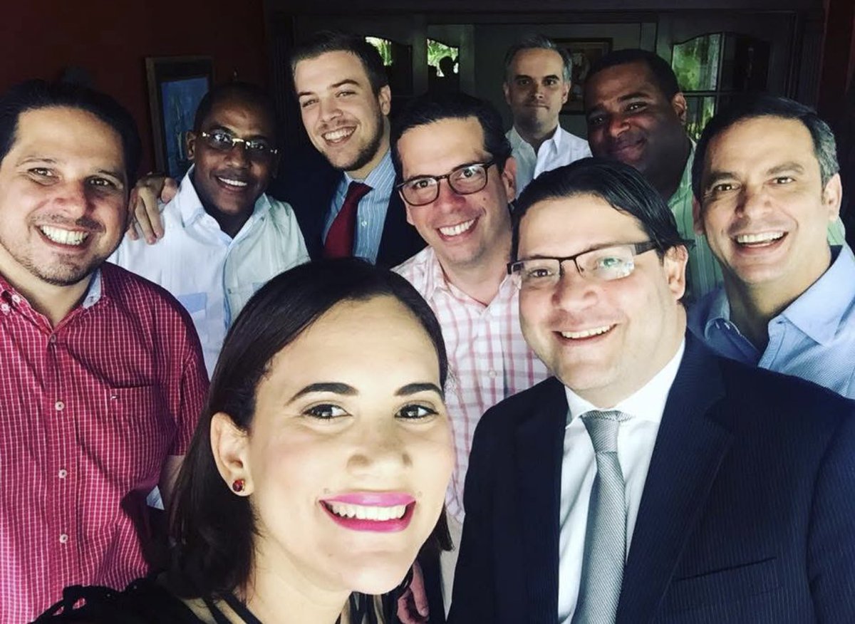 Yayo (@sanzlovaton) on Twitter photo #TBT de esos encuentros que se quedan. Hace unos años, en casa de mi hermano Jorge Dargam, nos sentamos a hablar de “La Peña” con <a href="/ElizabethMateo/">Elizabeth Mateo</a> , <a href="/cesardargam/">Cesar Dargam</a> , <a href="/AndresLugoRisk/">Andrés Lugo Risk</a> , <a href="/LMDECAMPS/">Luis Miguel De Camps</a> , <a href="/IngMorrison/">Hiddekel Morrison</a>, <a href="/jgarrigomejia/">Juan Garrigo Mejia</a> y Luis Henry Molina. Ideas que inspiran, amistades que #TBT de esos encuentros que se quedan. Hace unos años, en casa de mi hermano Jorge Dargam, nos sentamos a hablar de “La Peña” con <a href="/ElizabethMateo/">Elizabeth Mateo</a> , <a href="/cesardargam/">Cesar Dargam</a> , <a href="/AndresLugoRisk/">Andrés Lugo Risk</a> , <a href="/LMDECAMPS/">Luis Miguel De Camps</a> , <a href="/IngMorrison/">Hiddekel Morrison</a>, <a href="/jgarrigomejia/">Juan Garrigo Mejia</a> y Luis Henry Molina. Ideas que inspiran, amistades que