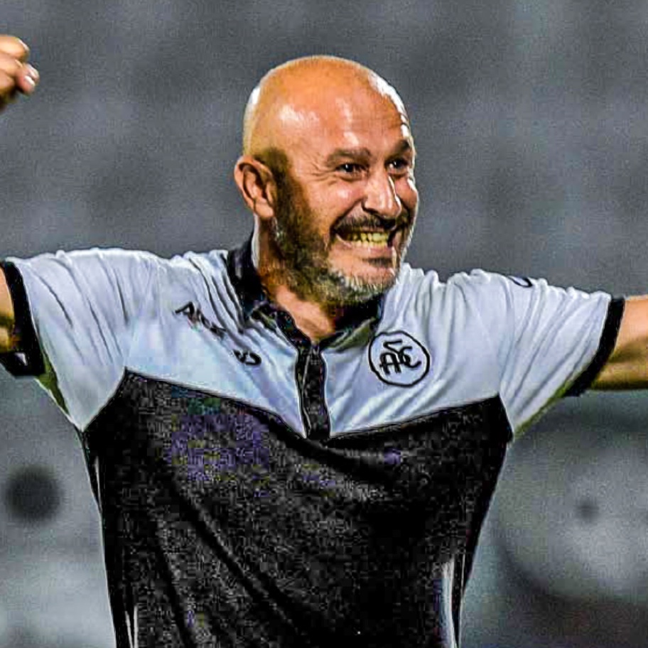 eurofootcom's tweet photo. 🇮🇹👏 Vincenzo Italiano... 

• Got Spezia promoted to Serie A in his first season and kept them up the season after

• Got Fiorentina back playing European football after a 5-year absence and got them to 2 UECL finals

• Got Bologna their first trophy in 51 years https://t.co/wqx8aRhUx9