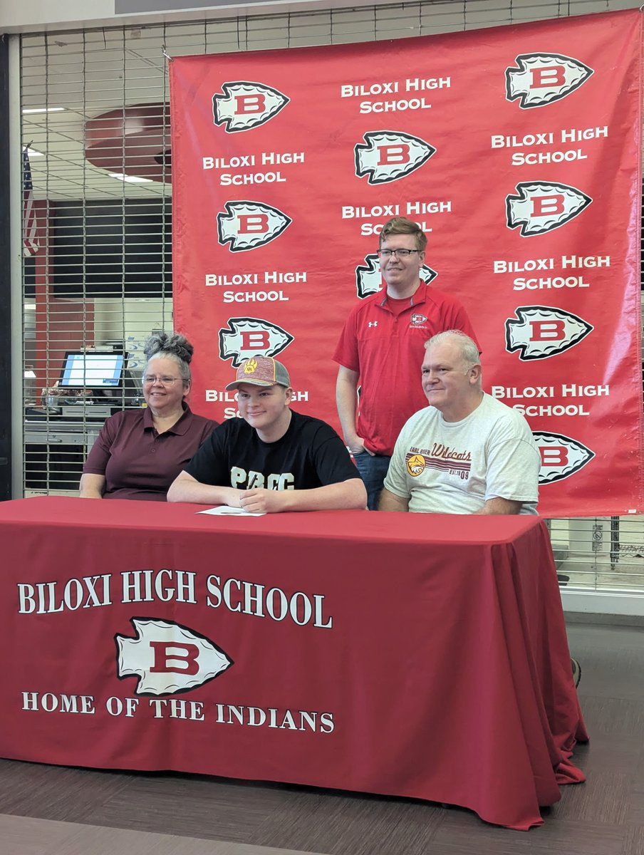 Congrats to Rocket League standout Colton Kropp, the first player in our program’s history to sign to play college esports.  He’s headed to PRCC and we couldn’t be more proud. Good luck, Colton!  

#BlxIndianNation | #OneTribe