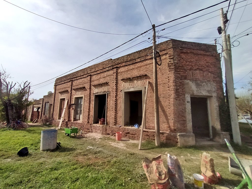 Así como la ven, en plena obra, va a ser la vinoteca más linda de todo Santa Fe... y va a ser nuestra. 

Una apuesta con <a href="/NanaFine/">Nana</a> para tener un lugar soñado.
