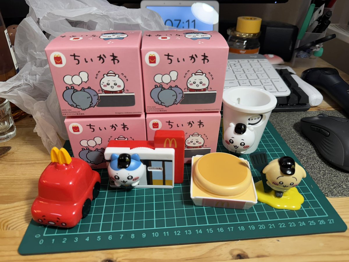 gatesyang's tweet photo. コンプ完了。
店員さんありがとうございます。
#ちいかわ　#マック https://t.co/uK4818rCnA