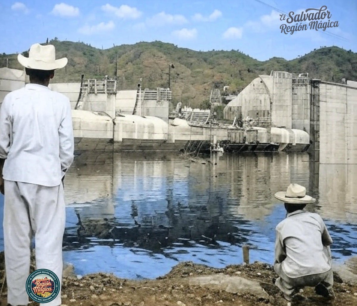 Edgard0Delgad0's tweet photo. 📸✨ ¡Un vistazo al pasado! Esta increíble fotografía muestra la construcción de la represa del Guayabo en 1950, en El Salvador. Un hito histórico que sigue formando parte de nuestra identidad. 🌊🇸🇻
#TBT #HistoriaElSalvador #Guayabo #Construcción #Vintage #ElSalvador #Memorias https://t.co/5cz1qvn5WV