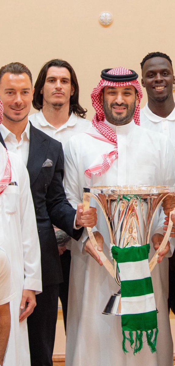 az0oo0's tweet photo. @ahmeditti90 @Rabanalsafena غصوا الخدم بمنجز الملكي 💚💚💚 https://t.co/RPuGRwW38T