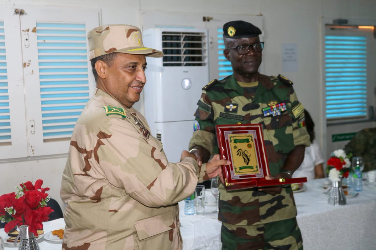 CHEFDIRPA's tweet photo. CLÔTURE DE L’EXERCICE MULTINATIONAL AFRICAN LION 2025 
Le général Simon NDOUR, chef d'état-major de l'armée de terre (CEMAT), a présidé la clôture de AFRICAN LION, ce jour à Dodji, en présence d’autorités militaires des pays participants dont le général Hassan, CEMAT mauritanien https://t.co/S0XhDwIg1D