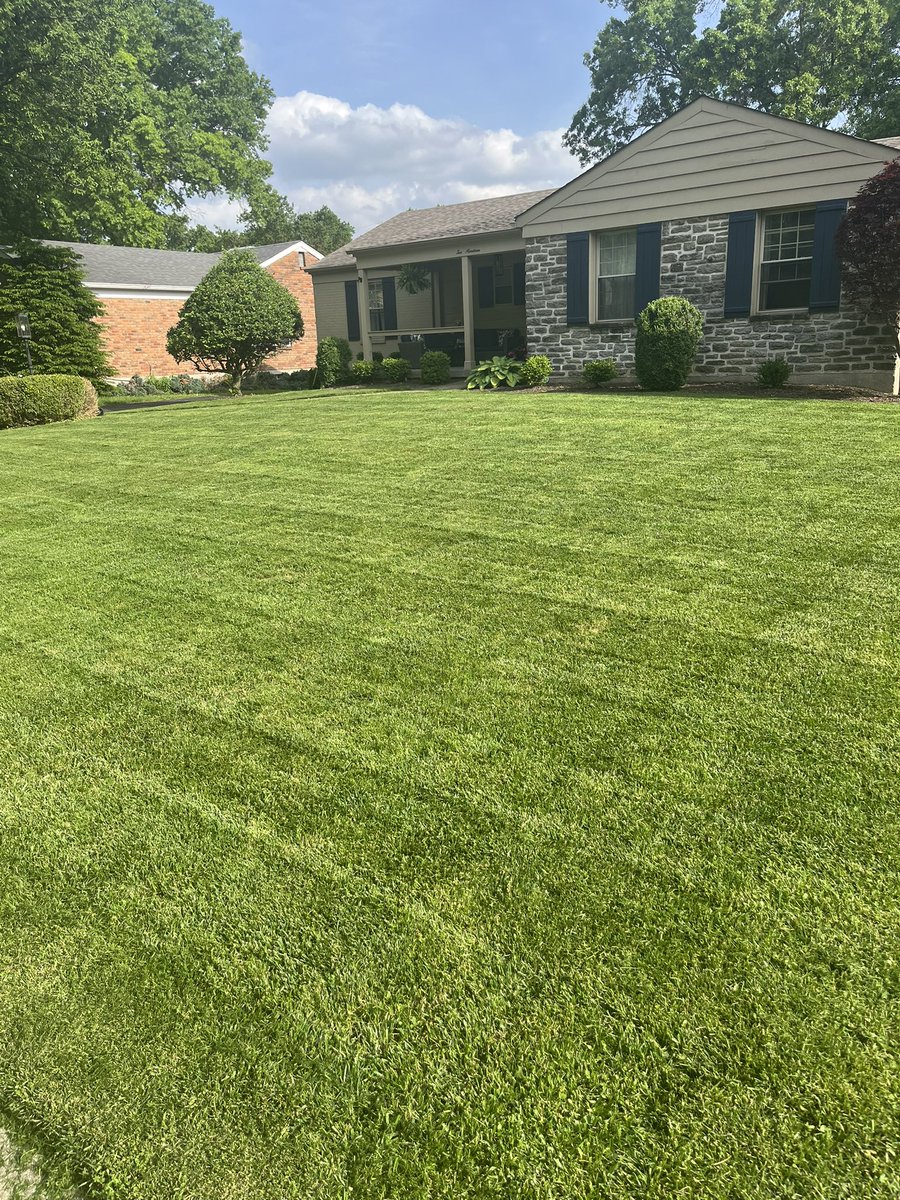 Thursday stripes!! <a href="/OutKickTNML/">ThursdayNightMowingLeague</a> #Team2cuts #family