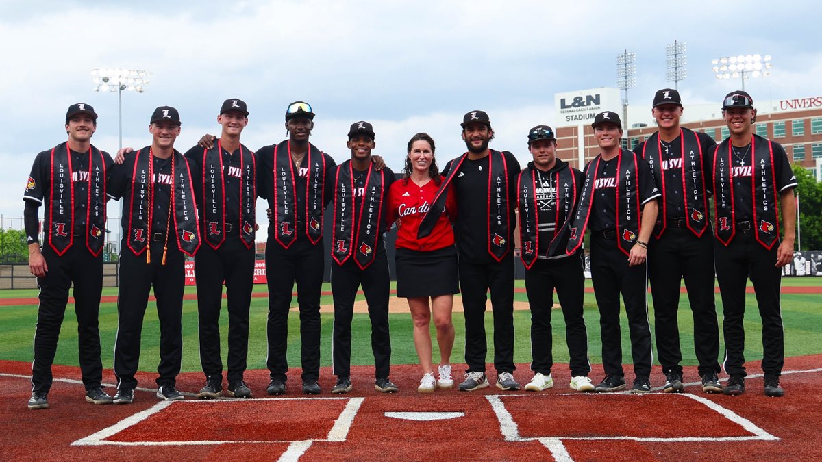 LouisvilleBSB's tweet photo. Congrats to all of our Spring and Summer graduates.

Well done, gentlemen.

#GoCards https://t.co/fxB8rkioUD