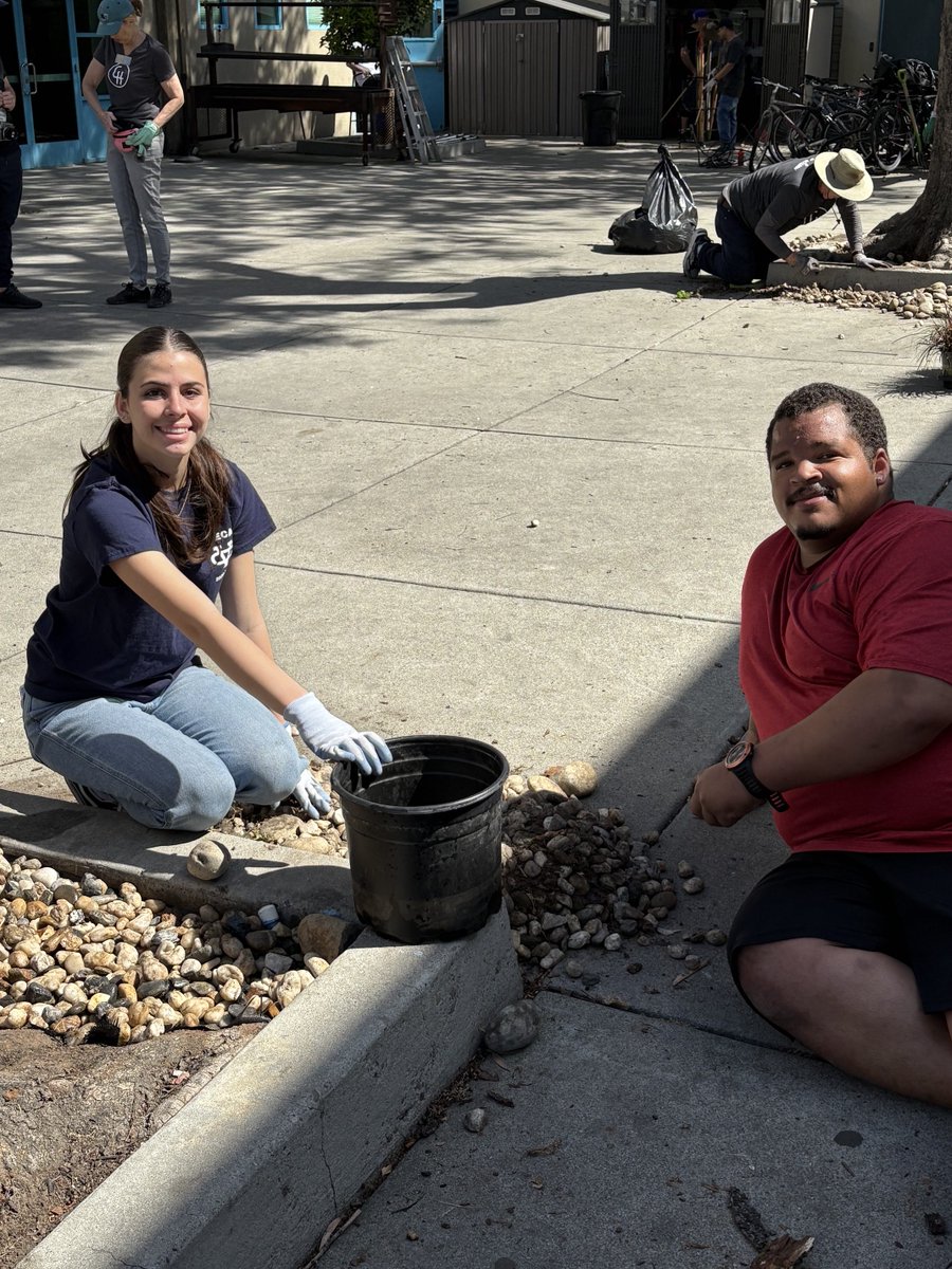 Cityteam's tweet photo. 🎨 Church on the Hill blessed us by renovating the men's courtyard! Fresh new paint and landscaping gave the courtyard a summer refresh.
🙏 Thank you @churchonthehill for your service! #volunteerism #newpaint #loveyourneighborhood https://t.co/QYgBFYEk7p
