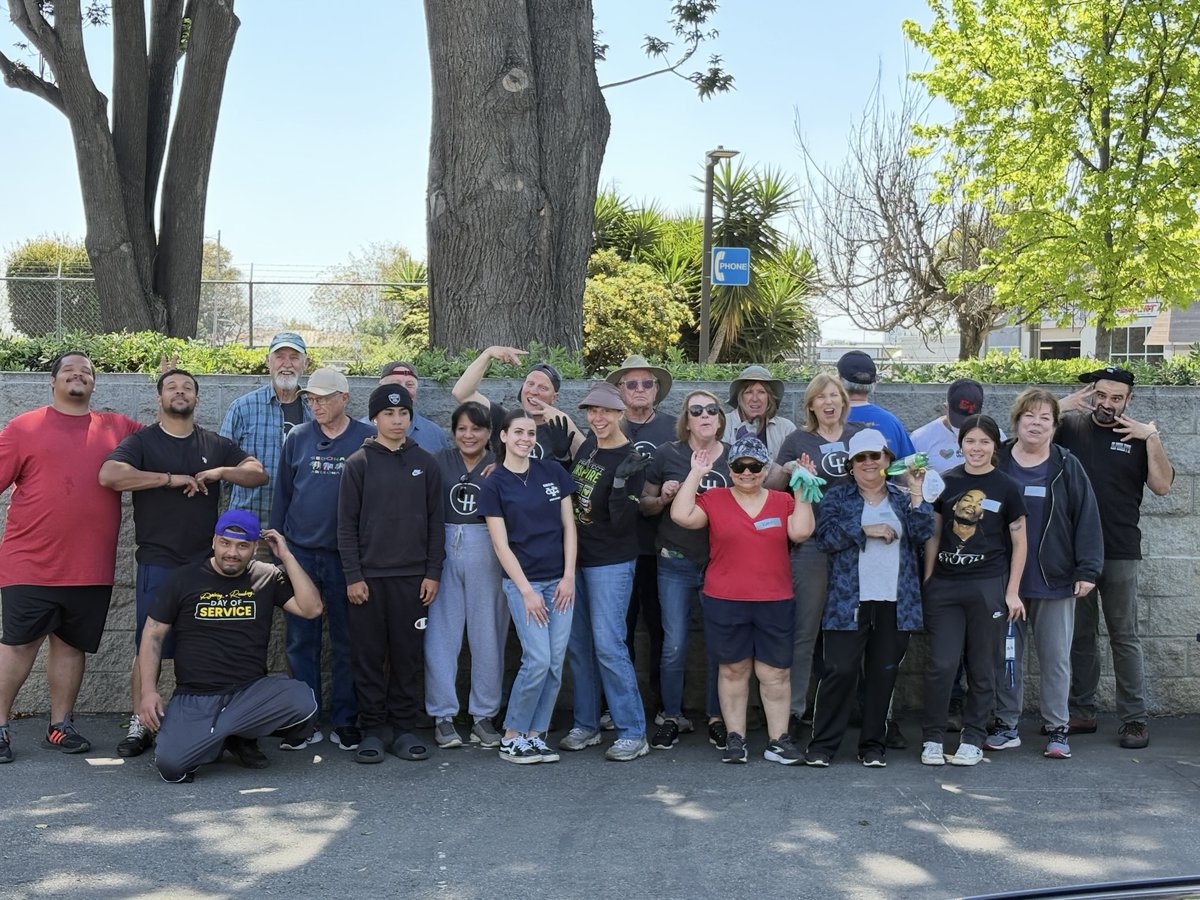 Cityteam's tweet photo. 🎨 Church on the Hill blessed us by renovating the men's courtyard! Fresh new paint and landscaping gave the courtyard a summer refresh.
🙏 Thank you @churchonthehill for your service! #volunteerism #newpaint #loveyourneighborhood https://t.co/QYgBFYEk7p