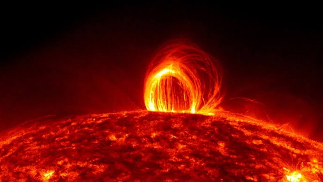"Erupción Solar":

Porque la Tierra podría ser impactada el viernes por una erupción solar de 967.000 kilómetros de ancho, advierten los astrónomos.