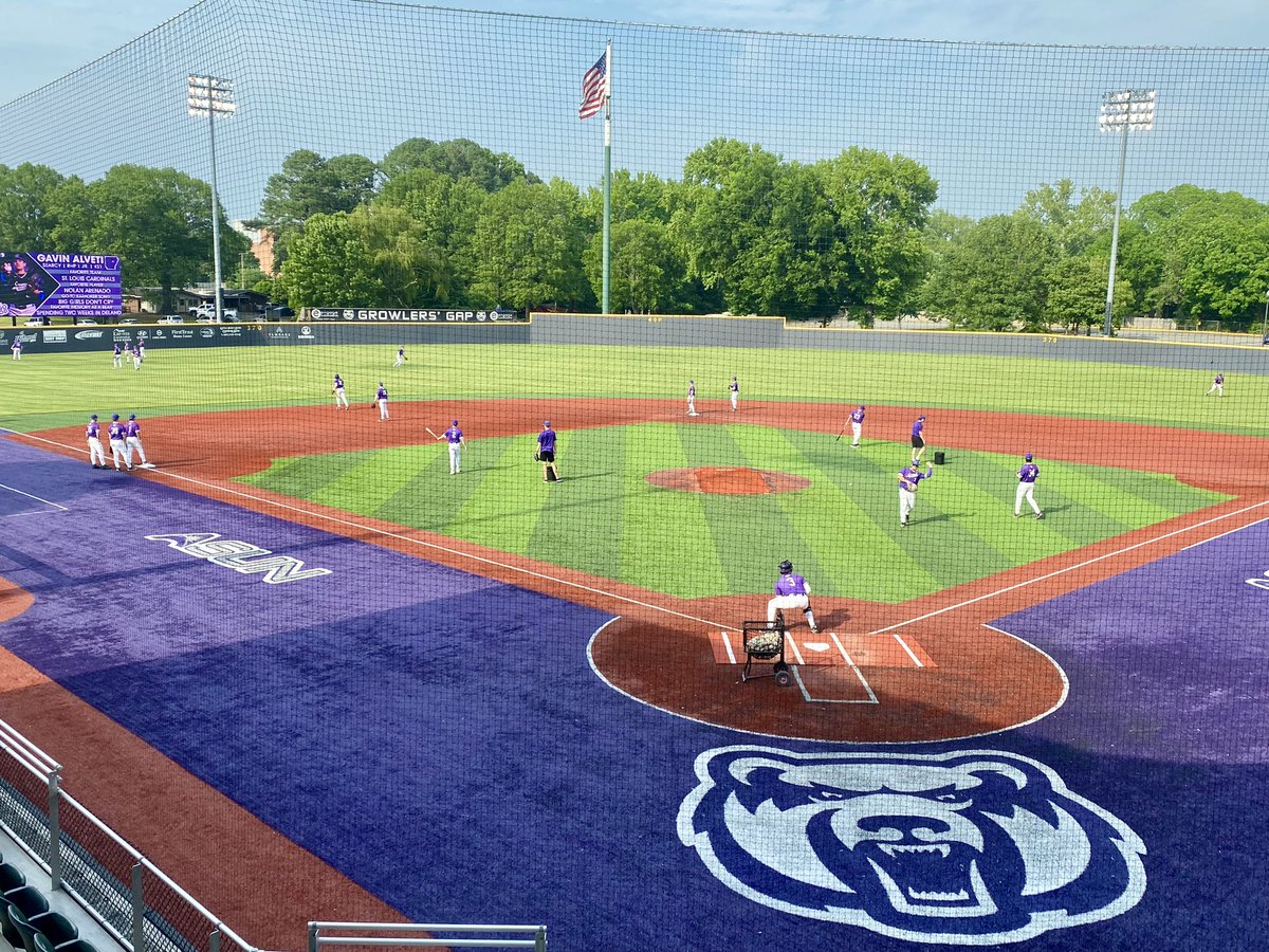 Thursday Night @ The Bear!
<a href="/UCABearBaseball/">UCA Baseball</a> v UNA  6:05 pm
📻🎙️:  <a href="/TheBear91_3/">The NEW Bear 91.3, KUCA-FM!</a>  airtime 5:40 pm
💻📱:  TuneIn app  /  UCA.edu/KUCA
#BearClawsUp x #FightFinishFaith