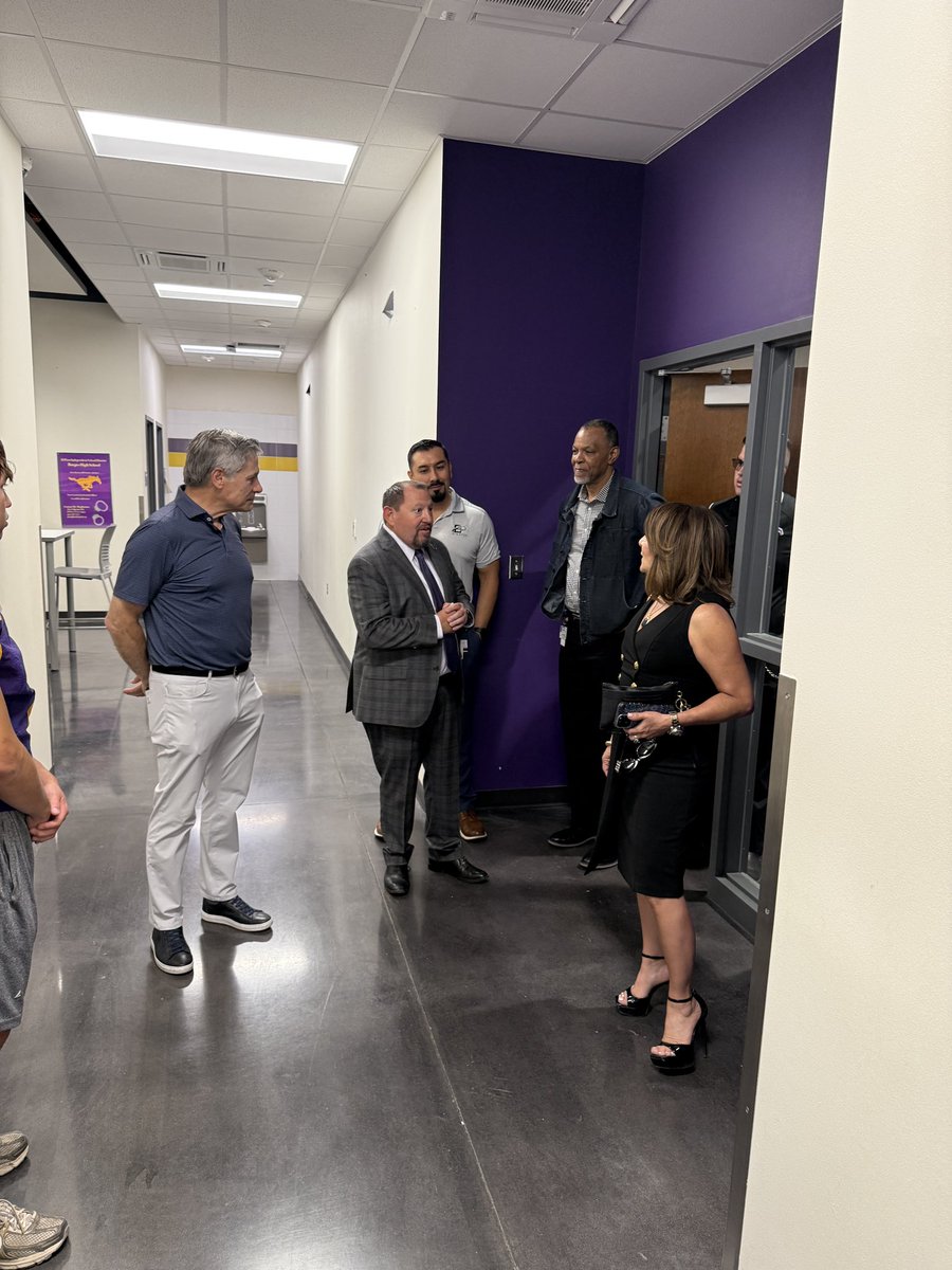 coachbernieluna's tweet photo. Thank you, Mr. Macatee @BMacatee , Diana Sayaverda @DsayavedraEPISD , Vince Sheffield, @VinceSEPISD , and David Cervantes @EPISDathletics for joining us today. We hope you had a great experience. You are always welcomed. 💜🙏🏽 #IOB 
@kmericks1 @jason_yturralde @Burges_Mustangs https://t.co/bfREtBBHqa