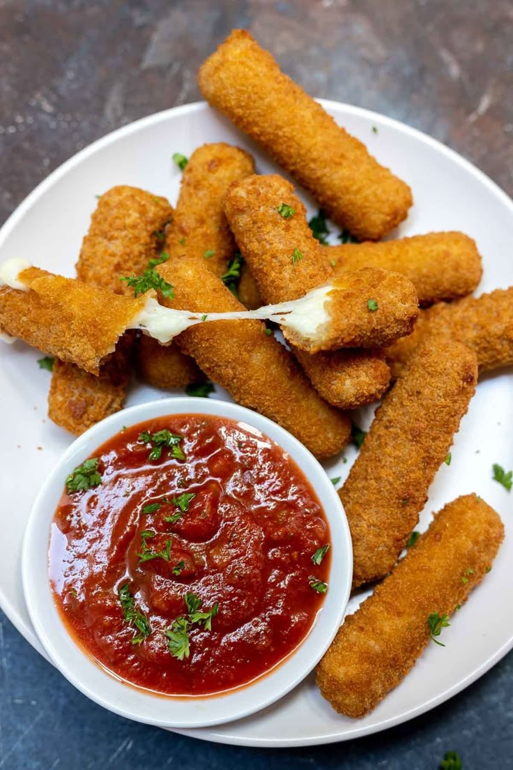chuckyreal11's tweet photo. Delicious cheese stick! https://t.co/YjjlWSyC6I
